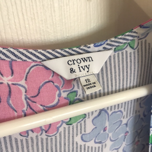 COPY - Crown & Ivy - Tiered Hydrangea VNeck Dress - Picture 3 of 9